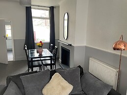 Cozy 2 Bedroom Property With all Amenities