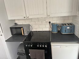 Cozy 2 Bedroom Property With all Amenities