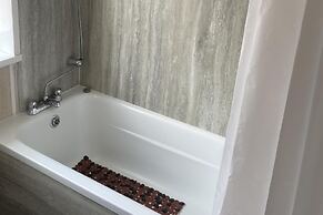 Cozy 2 Bedroom Property With all Amenities