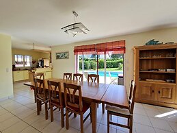 Holiday Villa With Pool on the Gulf of Morbihan