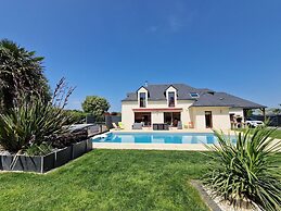 Holiday Villa With Pool on the Gulf of Morbihan