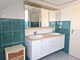 Holiday Villa With Pool on the Gulf of Morbihan