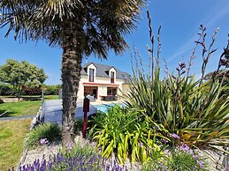 Holiday Villa With Pool on the Gulf of Morbihan