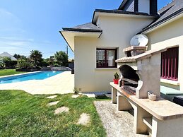 Holiday Villa With Pool on the Gulf of Morbihan