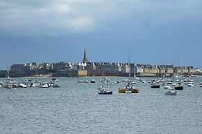 Lovely Holiday Home in the Countryside on the bay of Mont St. Michel, 