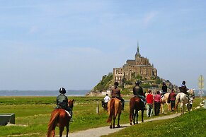 Lovely Holiday Home in the Countryside on the bay of Mont St. Michel, 
