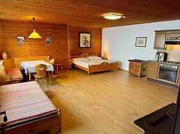 Farmhouse Near Afritzer See & Verditz Trails