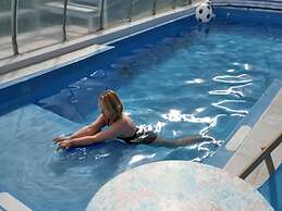 Large Holiday House, Indoor Pool, Rozewko