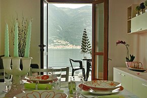 Apartment by Lake Como With Stunning Views