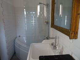 Comfortable Holiday Home 50 m From the sea