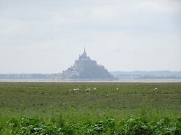 Comfortable Holiday Home 50 m From the sea