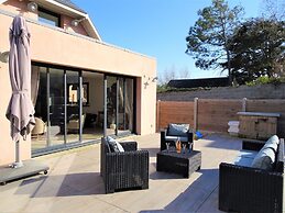 Comfortable Holiday Home 50 m From the sea