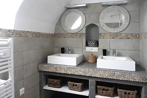 Semi-detached House, Port-louis