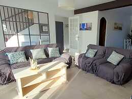 Semi-detached House, Port-louis