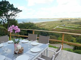 Holiday Home in Plonevez Porzay