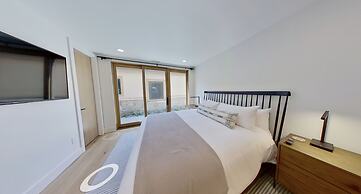 1060 Park Ski Magnificent Mountain Retreat 5 Bedroom Home by RedAwning