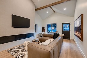 1060 Park Ski Magnificent Mountain Retreat 5 Bedroom Home by RedAwning