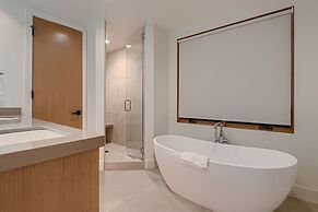 1060 Park Ski Magnificent Mountain Retreat 5 Bedroom Home by RedAwning