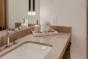 1060 Park Ski Magnificent Mountain Retreat 5 Bedroom Home by RedAwning