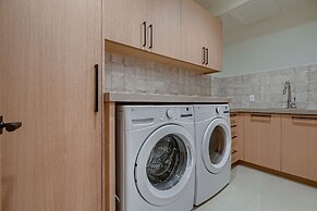 1060 Park Ski Magnificent Mountain Retreat 5 Bedroom Home by RedAwning