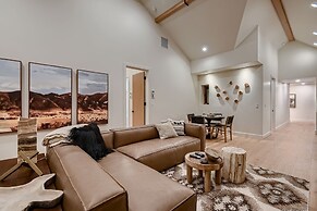 1060 Park Ski Magnificent Mountain Retreat 5 Bedroom Home by RedAwning