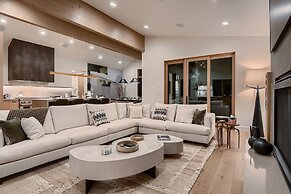 1060 Park Ski Magnificent Mountain Retreat 5 Bedroom Home by RedAwning