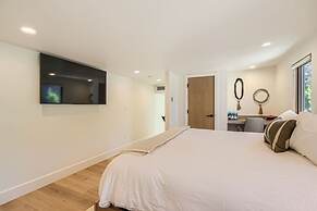 1060 Park Ski Magnificent Mountain Retreat 5 Bedroom Home by RedAwning