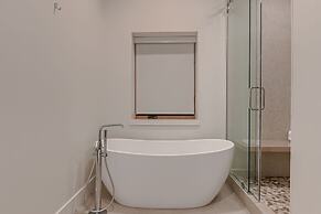 1060 Park Ski Magnificent Mountain Retreat 5 Bedroom Home by RedAwning