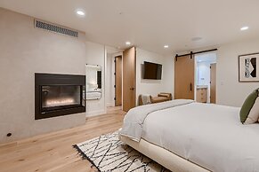 1060 Park Ski Magnificent Mountain Retreat 5 Bedroom Home by RedAwning