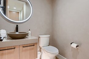 1060 Park Ski Magnificent Mountain Retreat 5 Bedroom Home by RedAwning