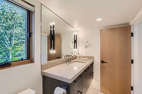 1060 Park Ski Magnificent Mountain Retreat 5 Bedroom Home by RedAwning