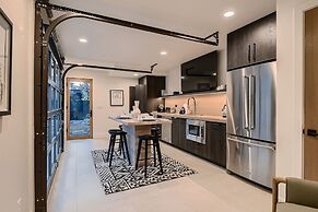 1060 Park Ski Magnificent Mountain Retreat 5 Bedroom Home by RedAwning