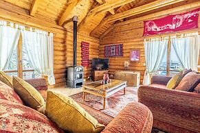 Luxurious Private Cabin Pool Hottub & Fireplace