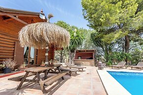 Luxurious Private Cabin Pool Hottub & Fireplace