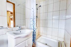 Luxurious Private Cabin Pool Hottub & Fireplace