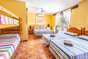 Luxurious Private Cabin Pool Hottub & Fireplace