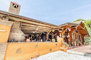 Luxurious Private Cabin Pool Hottub & Fireplace