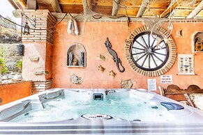 Luxurious Private Cabin Pool Hottub & Fireplace