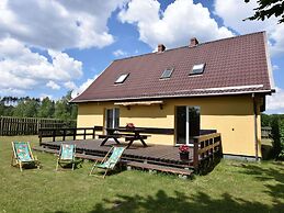Cottage in a Quiet Location by the Lake Mausz, Parchowo in Kashubia