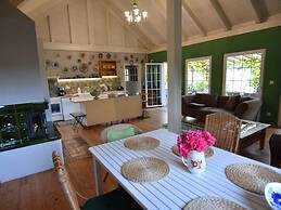 Cottage by the Lake in Nadole