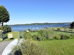 Cottage by the Lake in Nadole