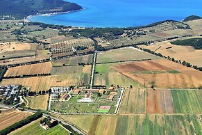 Apartment Overlooking Piombino Beach