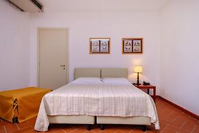 Apartment Overlooking Piombino Beach