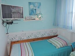 Studio for 3 People Near the sea