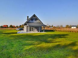 Comfortable Holiday Home With Terrace, Osieki