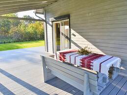 Comfortable Holiday Home With Terrace, Osieki