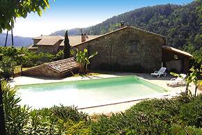 Charming Stone House With Shared Pool, Chambonas