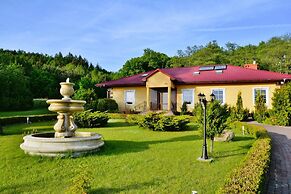 Holiday Villa With Nice Garden