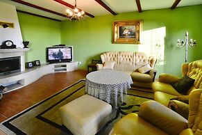 Holiday Villa With Nice Garden