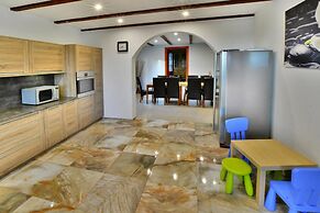 Holiday Villa With Nice Garden